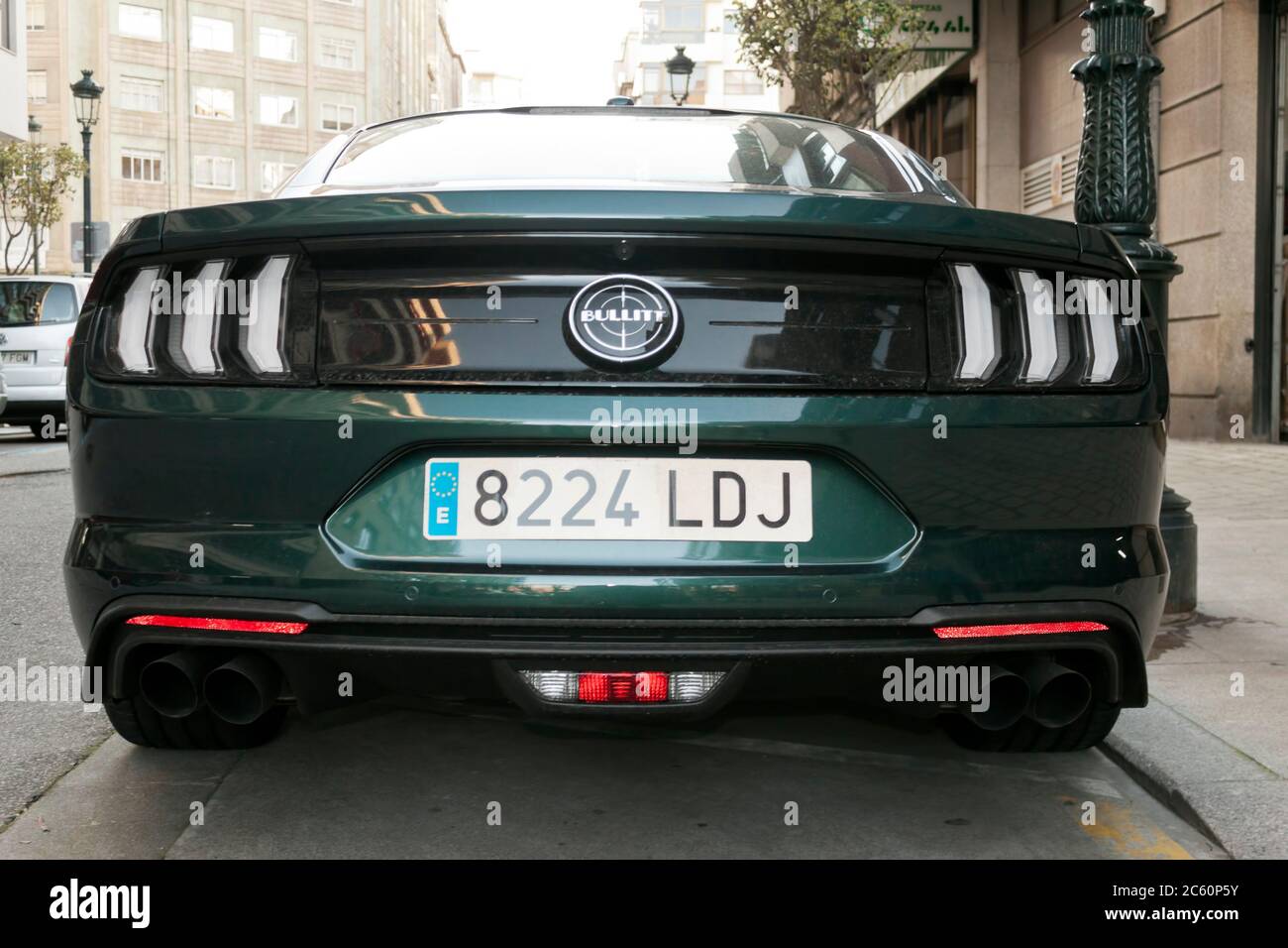 Vue arrière d'une Ford Mustang Bullitt 2020 garée dans la rue le 18 février 2020 à Vigo ville, Pontevedra, Espagne. Banque D'Images