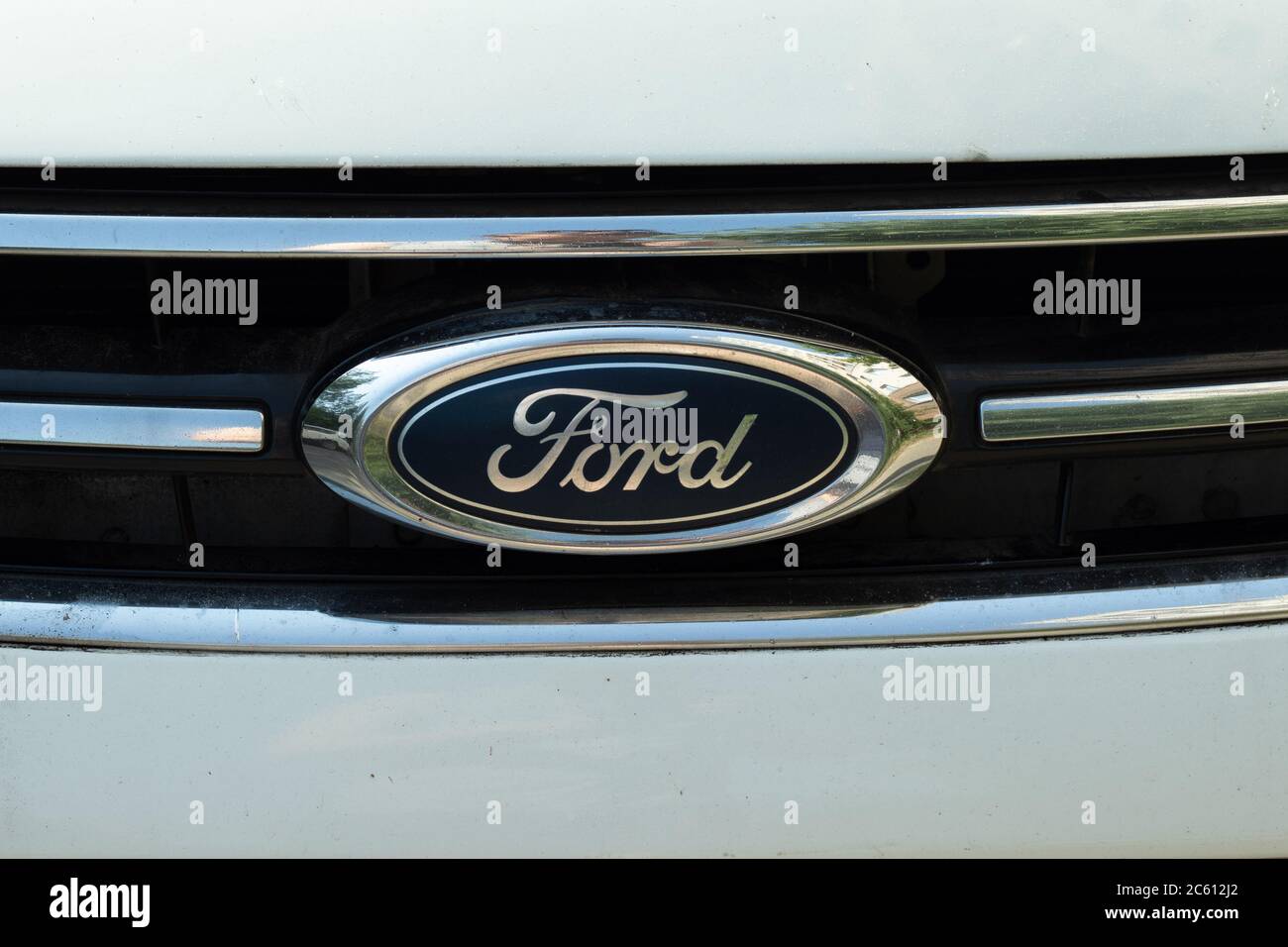 Moscou, Russie - 1er juin 2020 : logo Ford gros plan, éditorial Banque D'Images