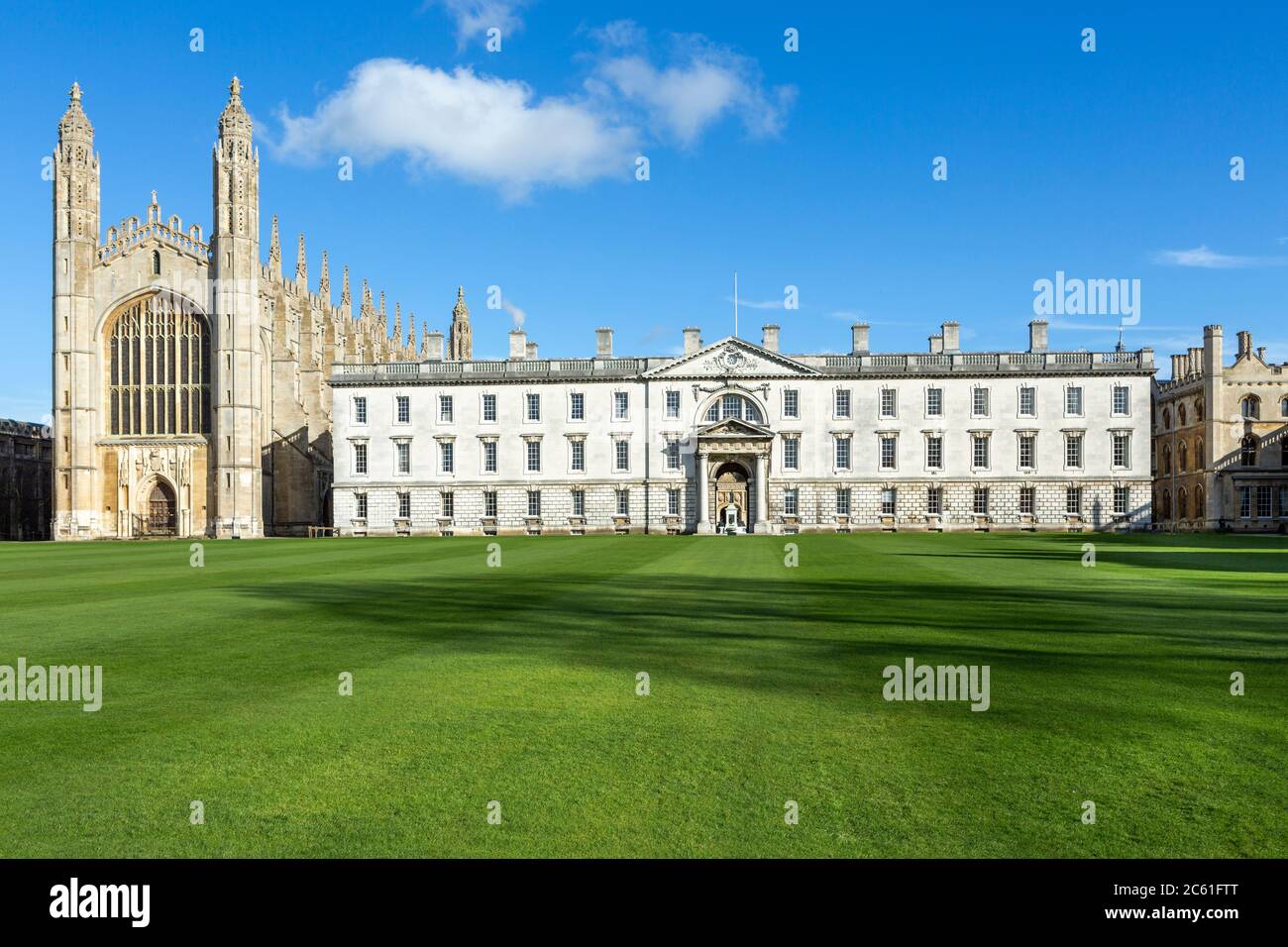 Royaume-Uni, Cambridge. 'The back' - vue sur les collèges King's et Clare depuis la River Cam, montrant le bâtiment Gibbs et la chapelle du King's College Banque D'Images