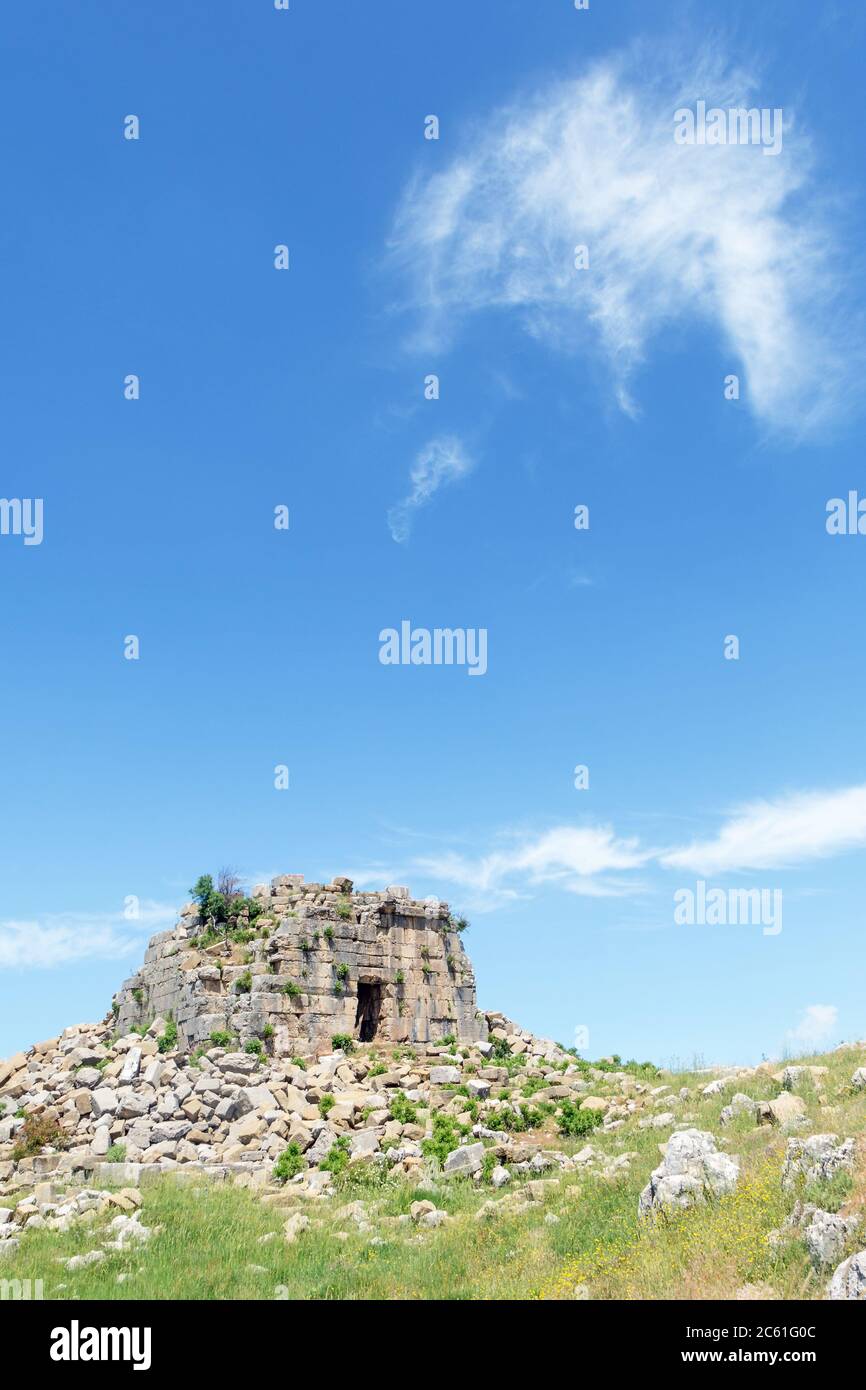 Tour de Claudius, ruines romaines anciennes à Faqra, Liban Banque D'Images