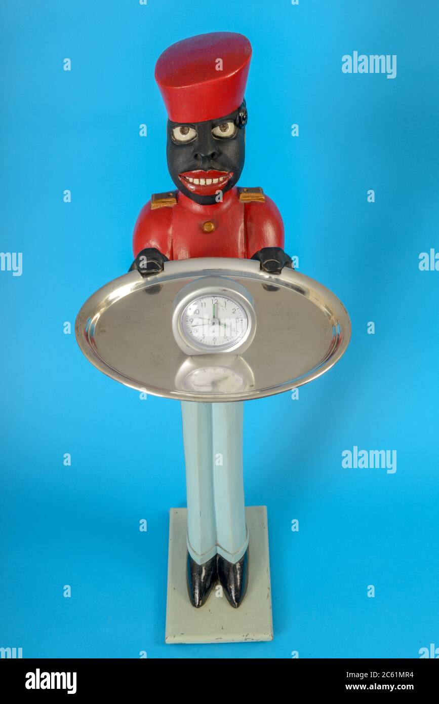 Statue d'un serviteur noir avec une horloge sur un plateau Banque D'Images
