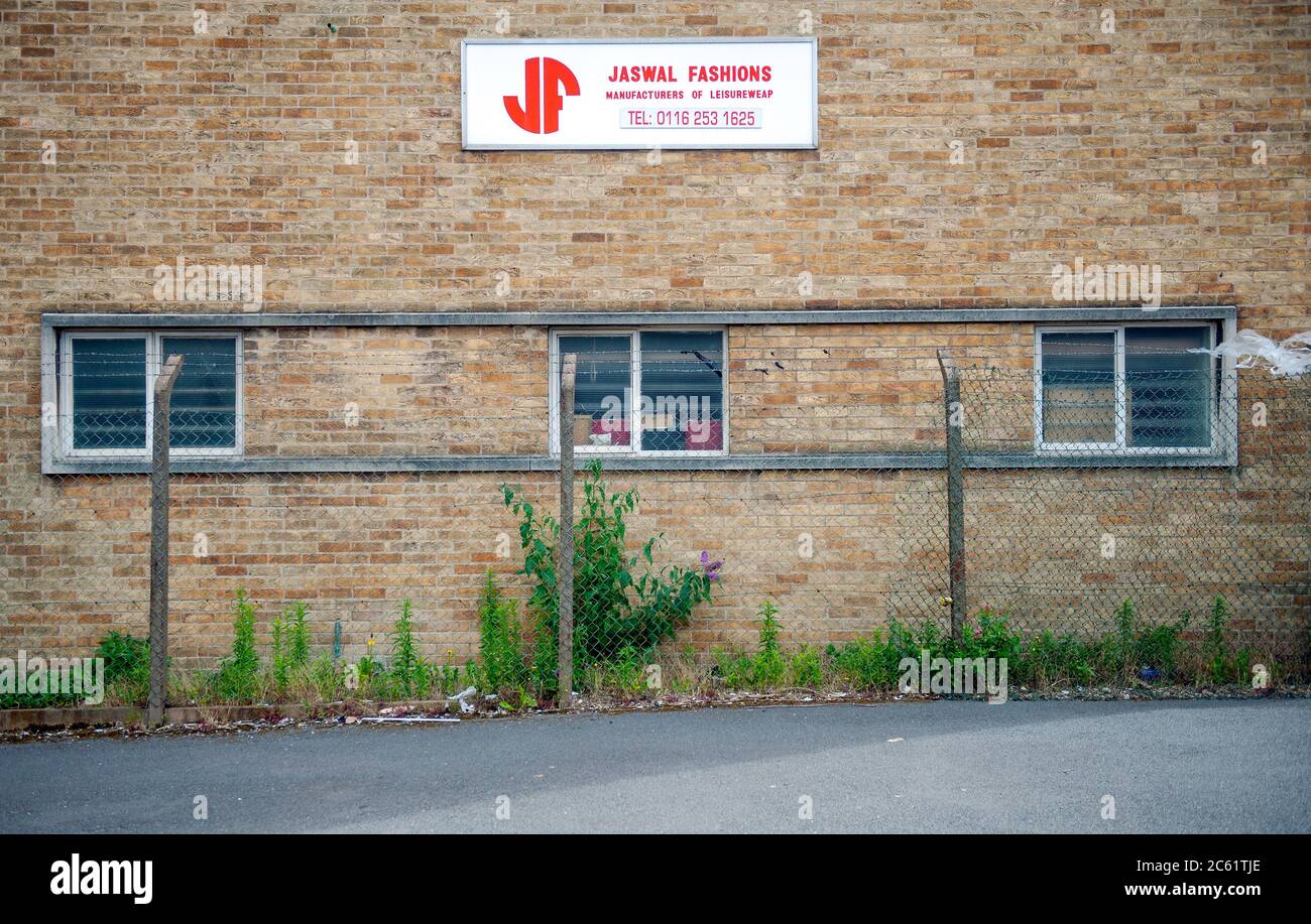 Boohoo accusé de salaires d'esclavage à l'usine de Leicester. L'enquête révèle que les travailleurs de Jaswal Fashions ont reçu 3.50 GBP par heure. Banque D'Images