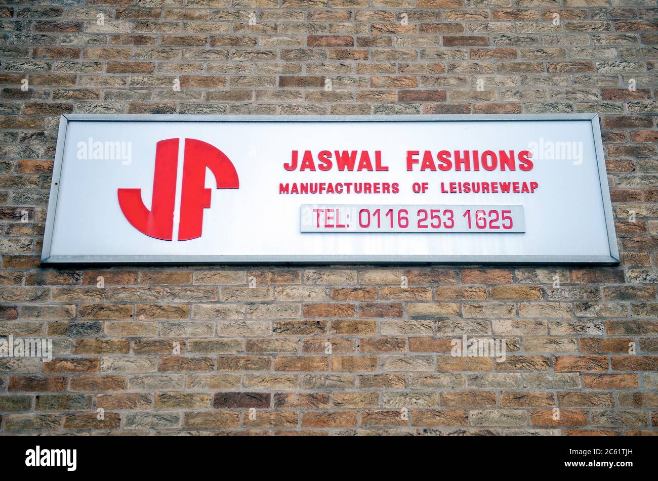 Boohoo accusé de salaires d'esclavage à l'usine de Leicester. L'enquête révèle que les travailleurs de Jaswal Fashions ont reçu 3.50 GBP par heure. Banque D'Images