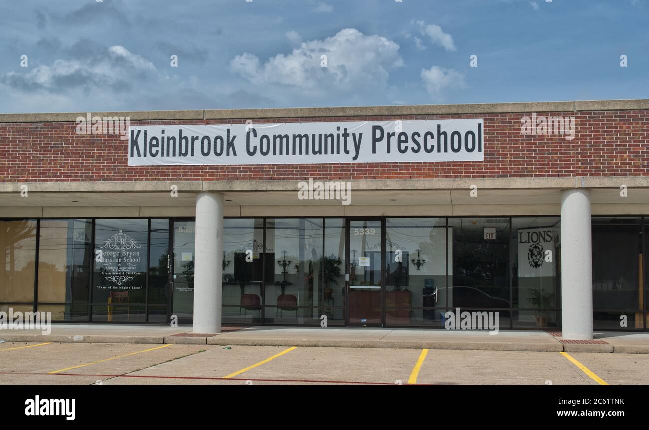 Extérieur du centre préscolaire de la communauté Kleinbrook à Houston, Texas. L'école a fermé définitivement en raison d'un décès et de nombreuses violations depuis 2016. Banque D'Images