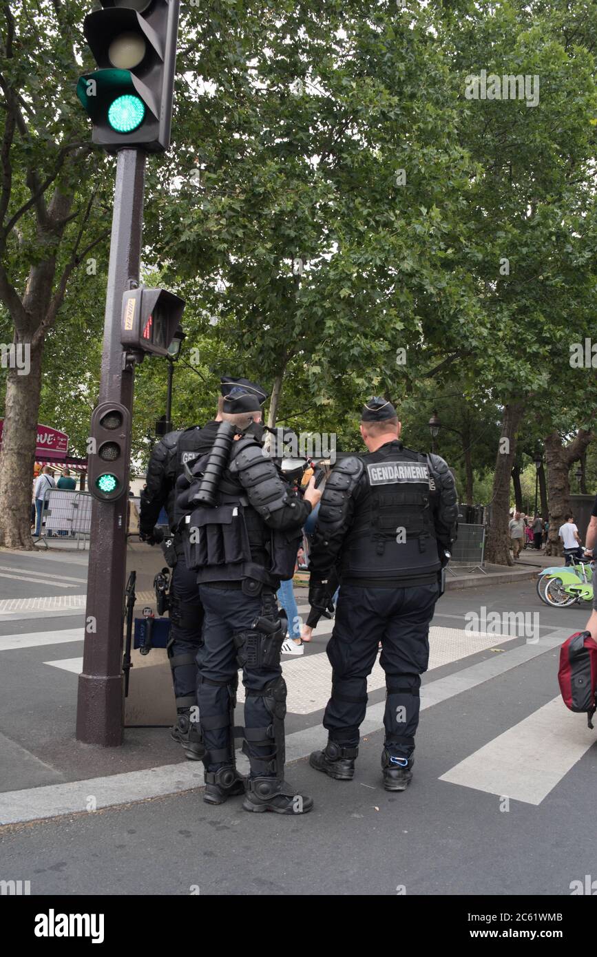 Manifestation par les Algériens à Paris Banque D'Images