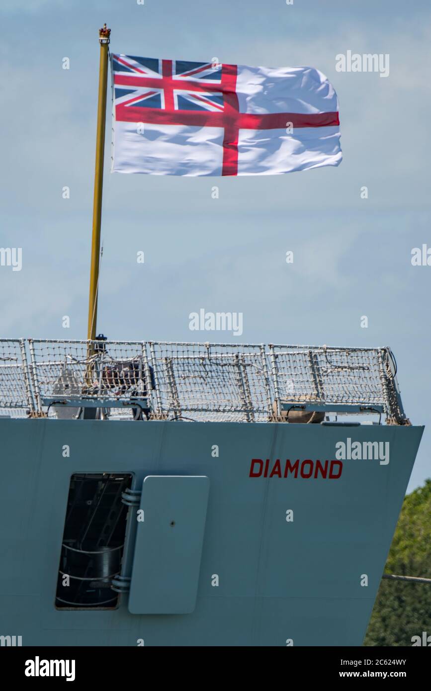 Le destroyer de défense aérienne de la Royal Navy, classe audacieuse, HMS Diamond (D34), a quitté Portsmouth Harbour, Royaume-Uni, le 5/7/20 pour des essais en mer après une longue période d'entretien. Banque D'Images