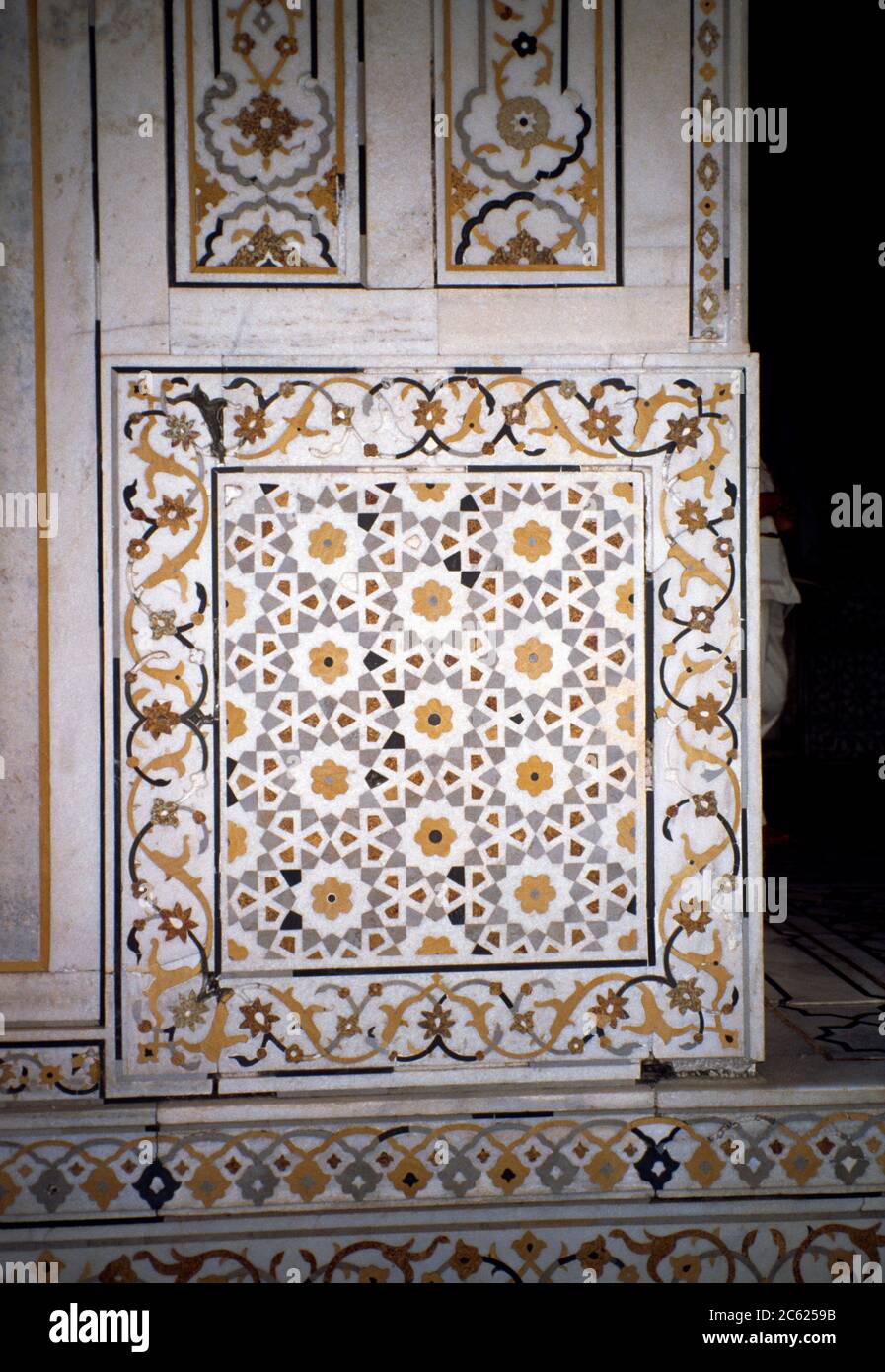 Agra India I'timad Al-Daulah Tombeau en pierre intérieure Banque D'Images