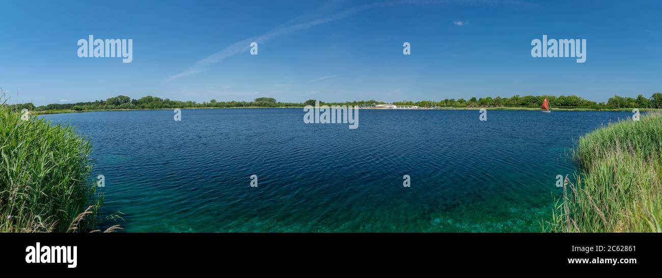 Coln Park Lake à Fairford, Gloucestershire, Angleterre, Royaume-Uni Banque D'Images