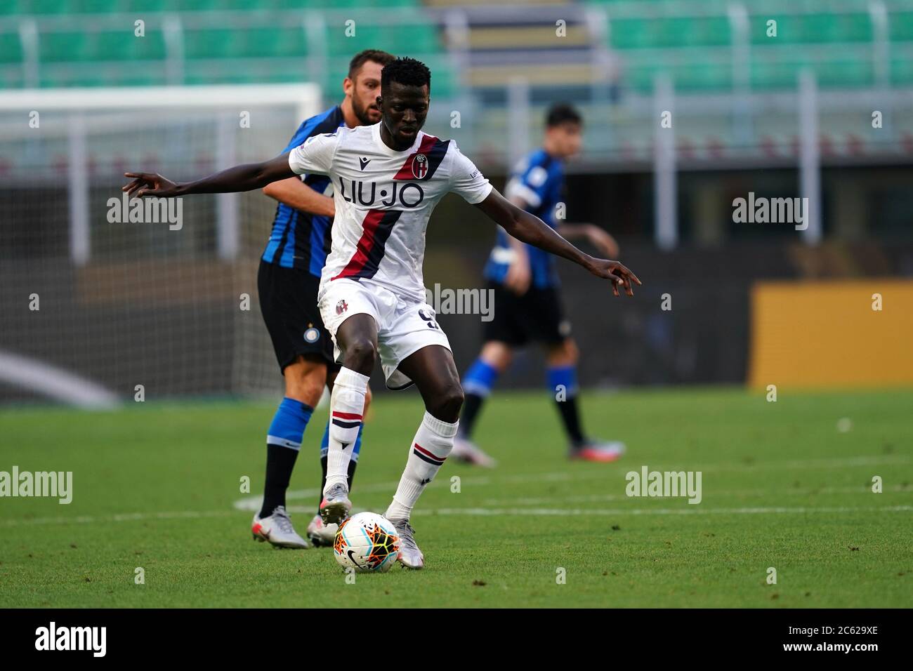 Milan, Italie. 05e juillet 2020. Série italienne de football A. Musa Barrow du FC de Bologne pendant la série A match entre le FC Internazionale et le FC de Bologne. Banque D'Images