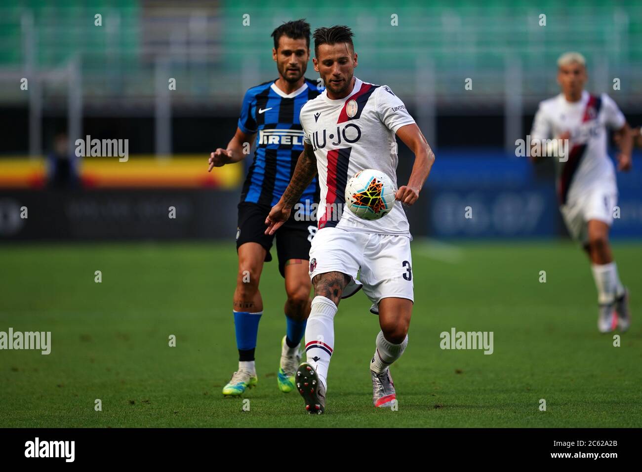Milan, Italie. 05e juillet 2020. Italian football Serie A. Mitchell Dijks du FC de Bologne pendant le match de la série A entre le FC Internazionale et le FC de Bologne. Banque D'Images