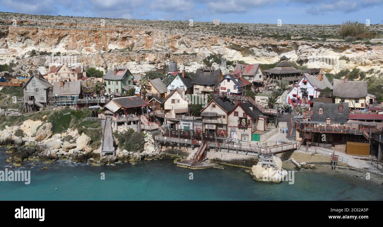 Anchor Bay, Malte. 19 février 2020. Le village fictif de Sweetheaven' Popeye, a été construit comme cadre pour le film avec Robin Williams à Anchor Bay, Malte. Photos : 19 février 2020. Crédit : Mark Hertzberg/ZUMA Wire/Alay Live News Banque D'Images