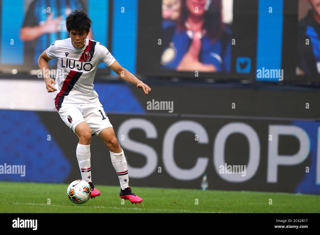 Milan, Italie. 05e juillet 2020. Série de football italien A. Takehiro Tomiyasu du FC de Bologne pendant la série A match entre le FC Internazionale et le FC de Bologne. Banque D'Images