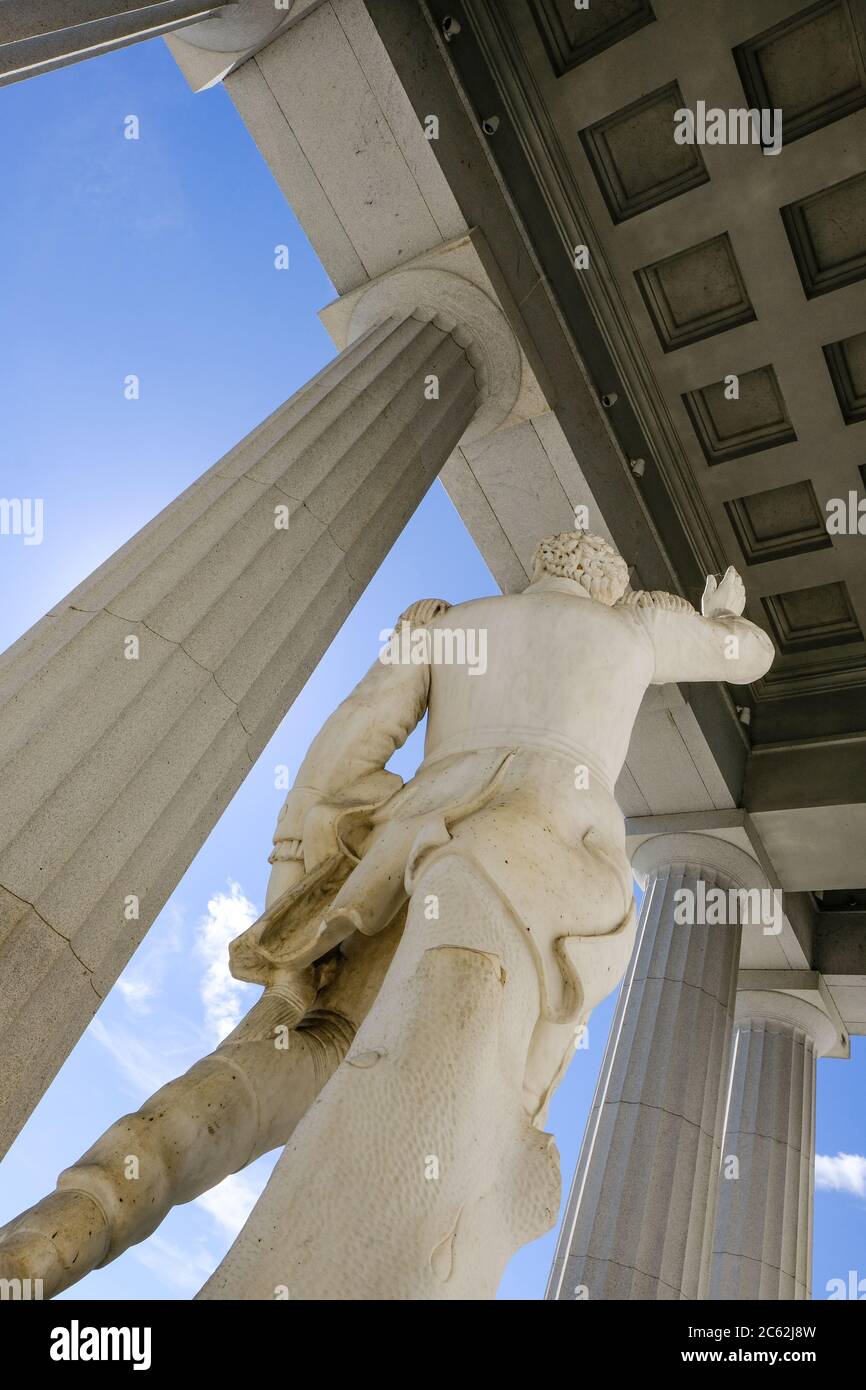 Grande statue des anciens membres du congrès des États-Unis vue à l'entrée de la maison d'État dans l'État américain du Vermont. Banque D'Images