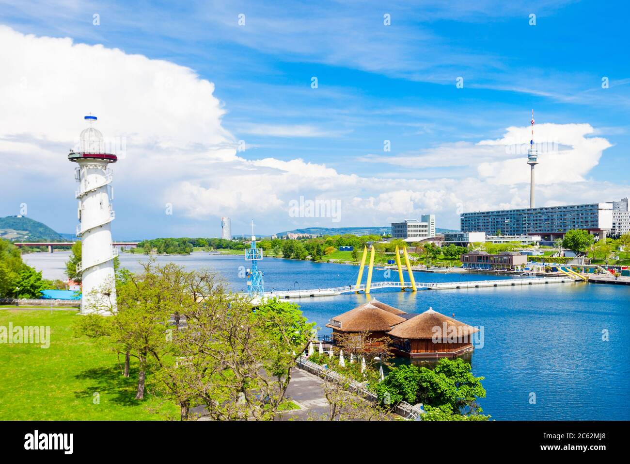 Danube City ou Donaustadt est le quartier de Vienne, Autriche. Donaustadt Danube City est un quartier moderne avec des gratte-ciels et des centres d'affaires à Vien Banque D'Images