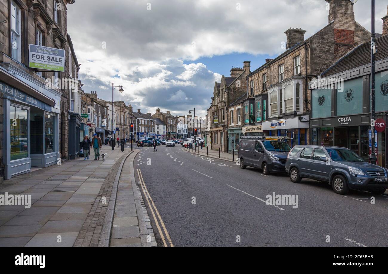 Scène de rue dans le marché du cheval, Château de Barnard, Angleterre, Royaume-Uni.visité par Dominic Cummings pour tester sa vue. Banque D'Images