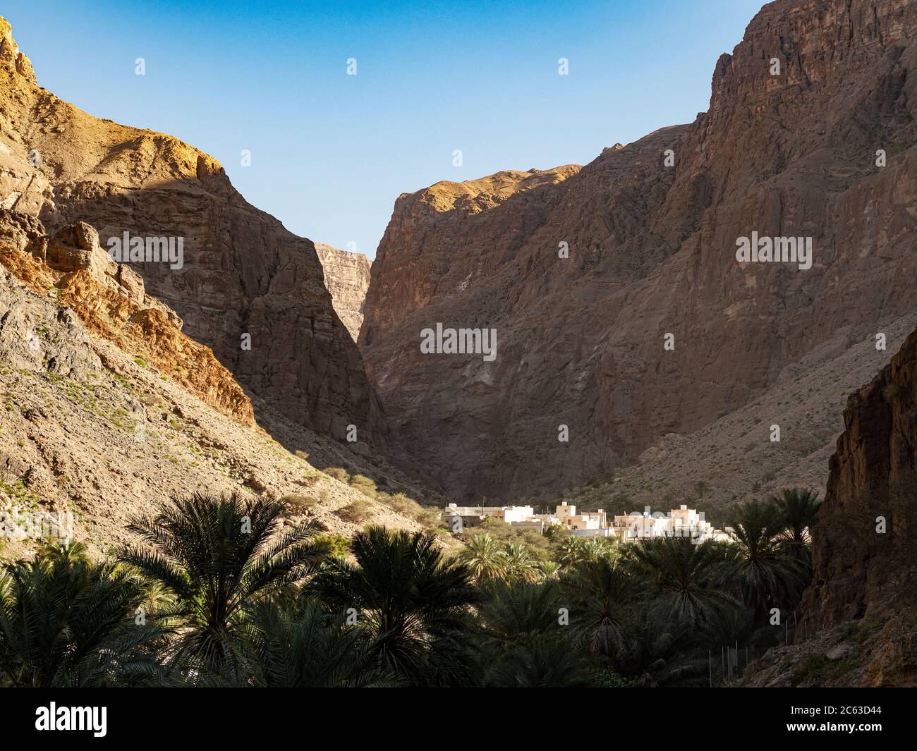 Village au fond de Wadi Al Arété, Sultanat d'Oman. Banque D'Images