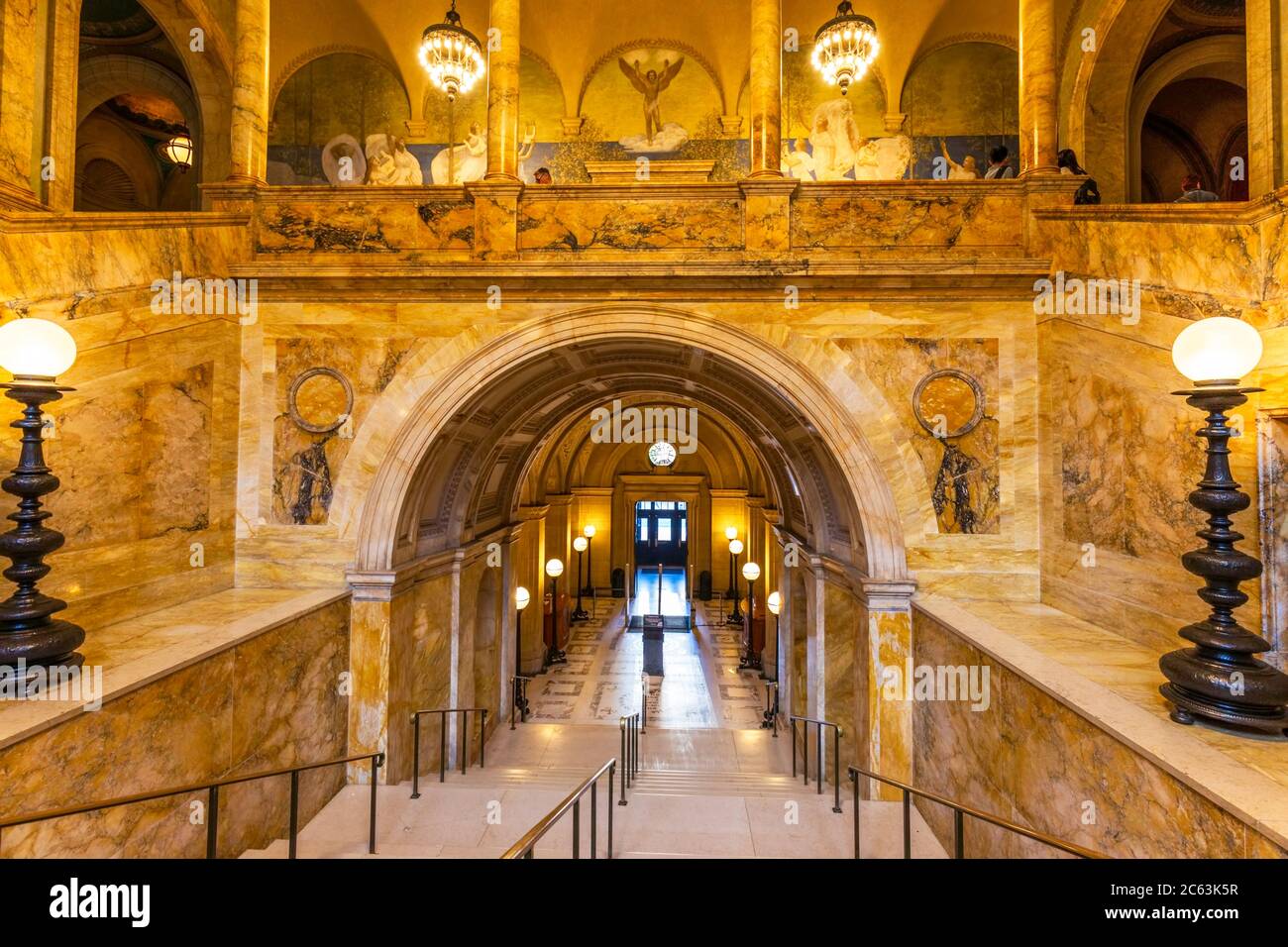 La Boston public Library est le système de bibliothèques publiques municipales de Boston, Massachusetts, États-Unis, fondé en 1848. Banque D'Images