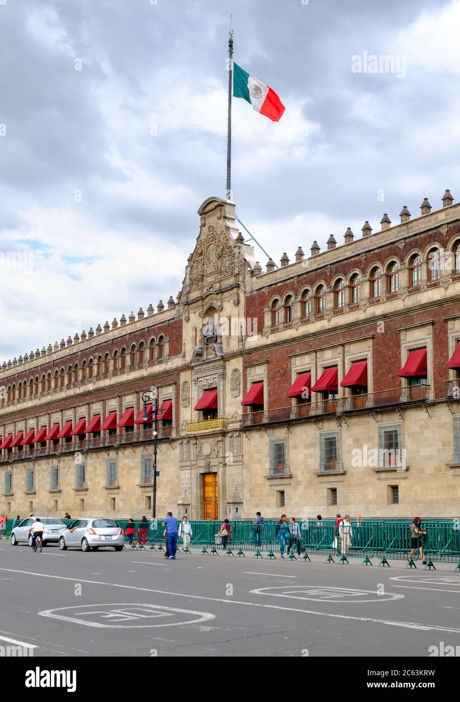 Le Palais national, qui abrite le président mexicain, à côté de la place Zocalo à Mexico Banque D'Images