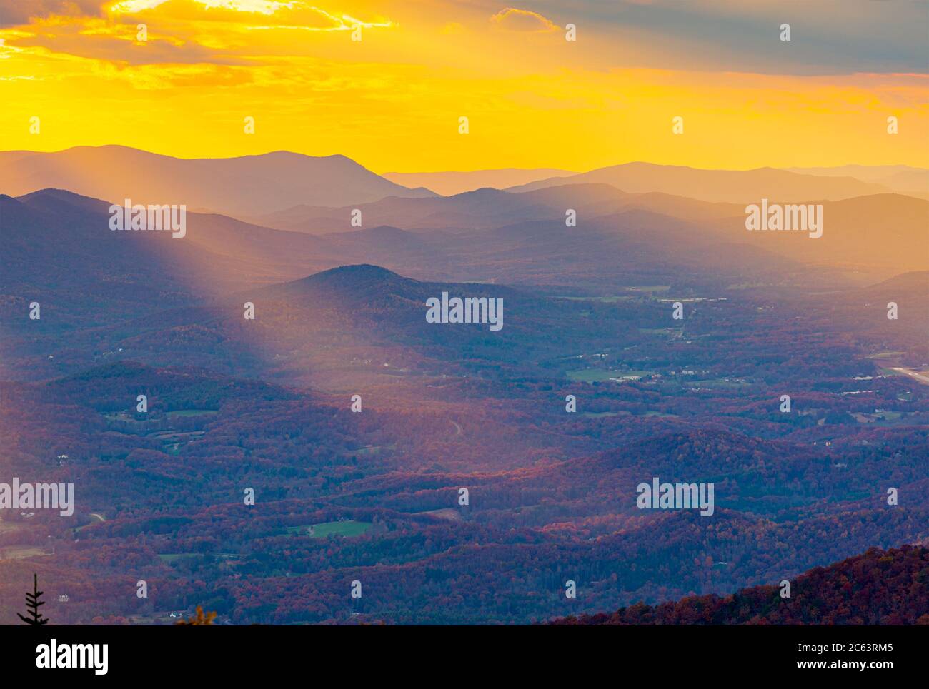 Blue Ridge Mountains au coucher du soleil en Géorgie du Nord Banque D'Images