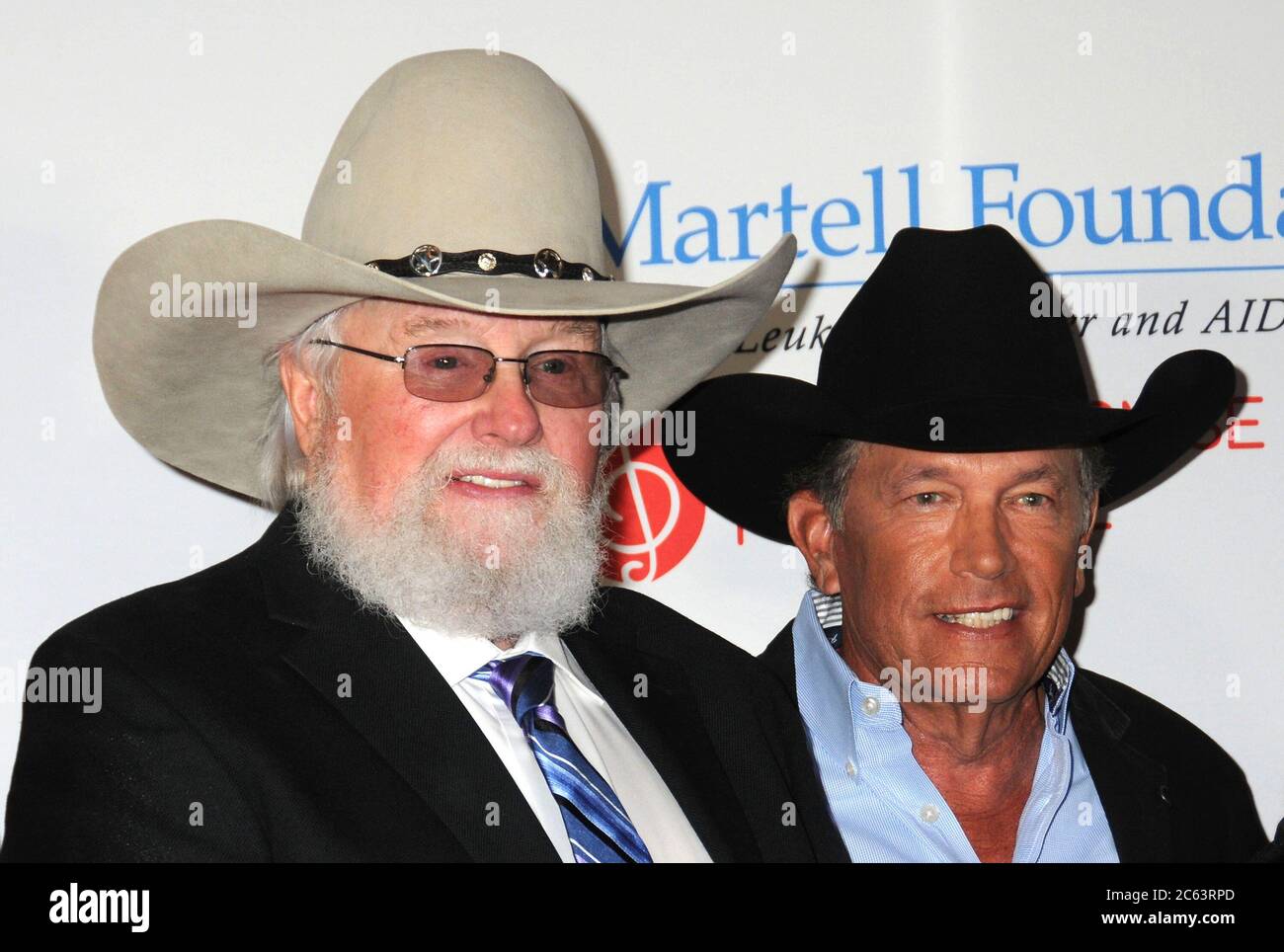 06 juillet 2020 - Charlie Daniels, la légende de la musique country et du rock sudiste, est décédé après avoir subi un accident vasculaire cérébral. Le membre de Grand Ole Opry et le Country Music Hall de Famer étaient 83. Photo du dossier : 27 février 2017 - Nashville, Tennessee - Charlie Daniels et George Strait. T.J. La Fondation Martell 9e gala annuel des distinctions honorifiques de Nashville a eu lieu à l'hôtel Omni. (Image de crédit : © Laura Farr/AdMedia via ZUMA Wire) Banque D'Images