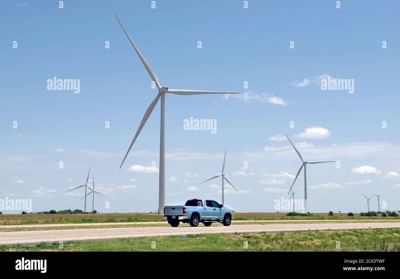 Puissance éolienne des terres agricoles de l'ouest du Texas. Banque D'Images