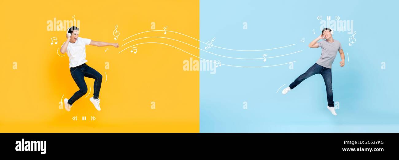 Des amis asiatiques amusants, portant des écouteurs, écoutent et se déplacent vers les musiques sur fond de bannière coloré Banque D'Images