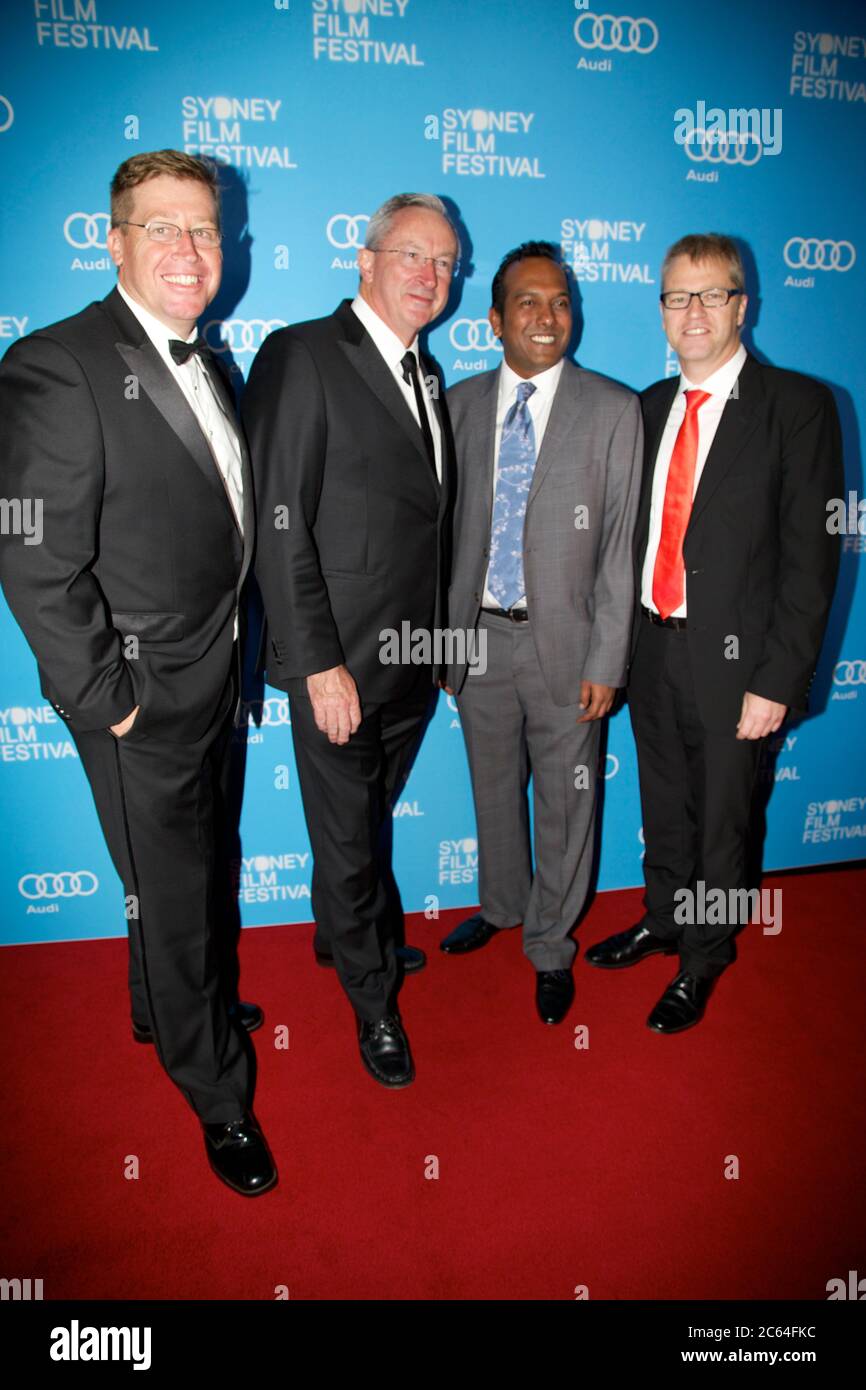 L-R: L'honorable Troy Grant, député, l'honorable Brad Hazzard, député (Parlement de Nouvelle-Galles du Sud), le directeur du MFS, Nashen Moodley, et le président du MFS, Chris Freeland, ont parlé du tapis rouge à Banque D'Images