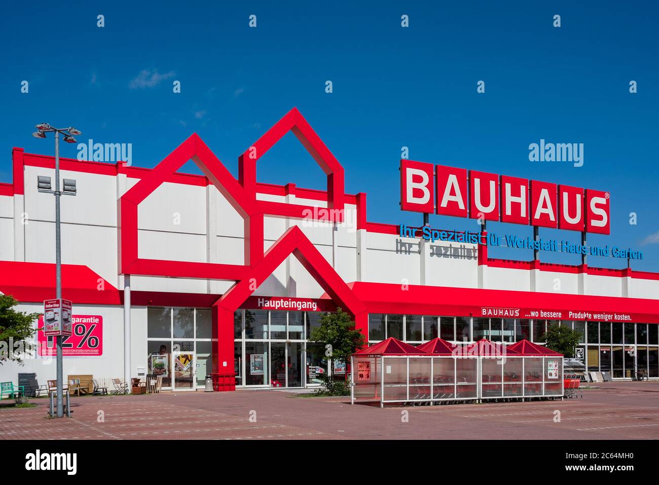 Die Bauhaus AG ist ein Handelsunternehmen mit Sitz in Belp in der Schweiz und zählt derzeit zu den größten Baumarktketten Banque D'Images