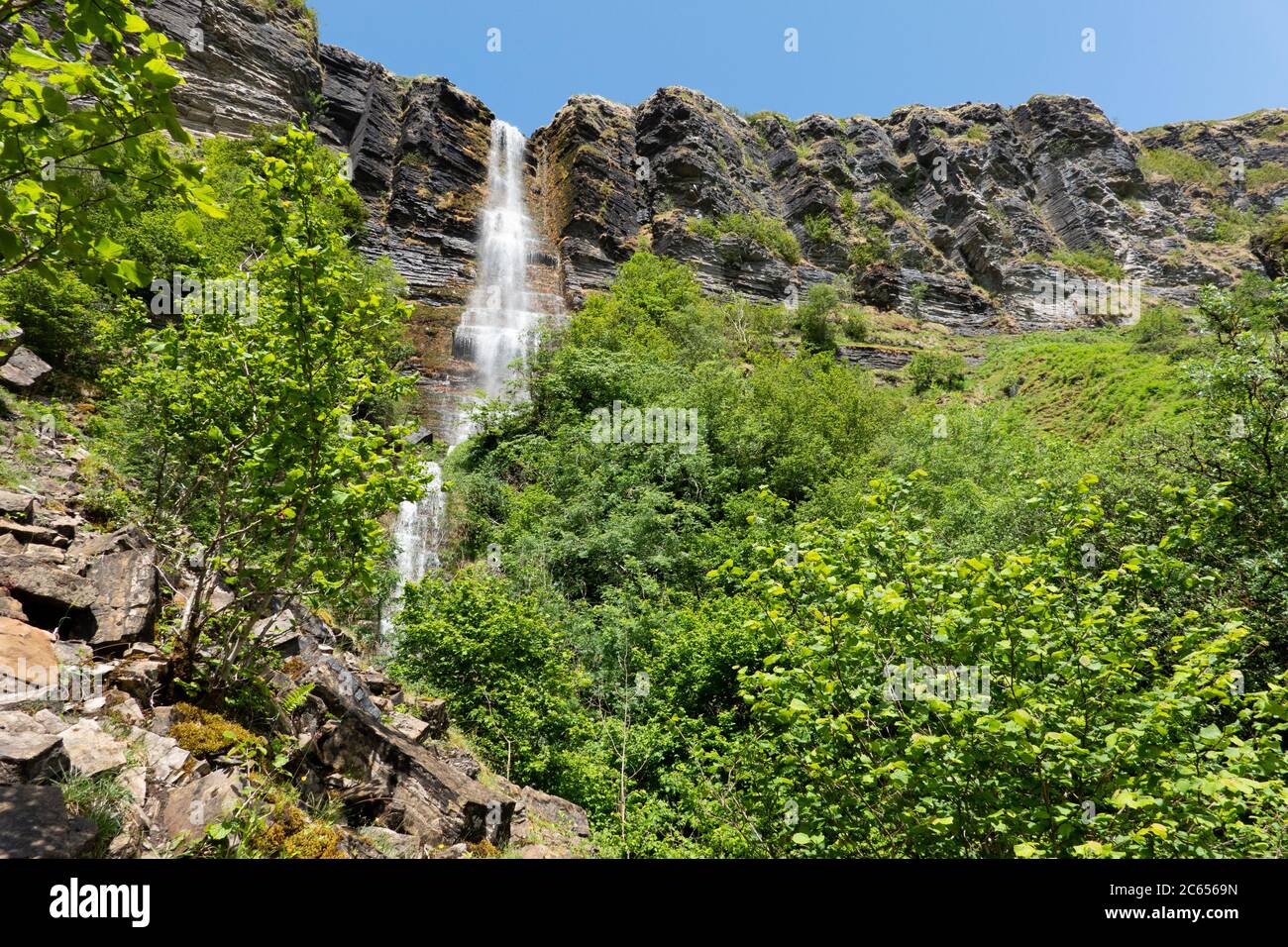 Cascade Devil's Chimney ou Sruth dans Aghanidh an Aird, la plus haute cascade d'Irlande, Co. Sligo Banque D'Images