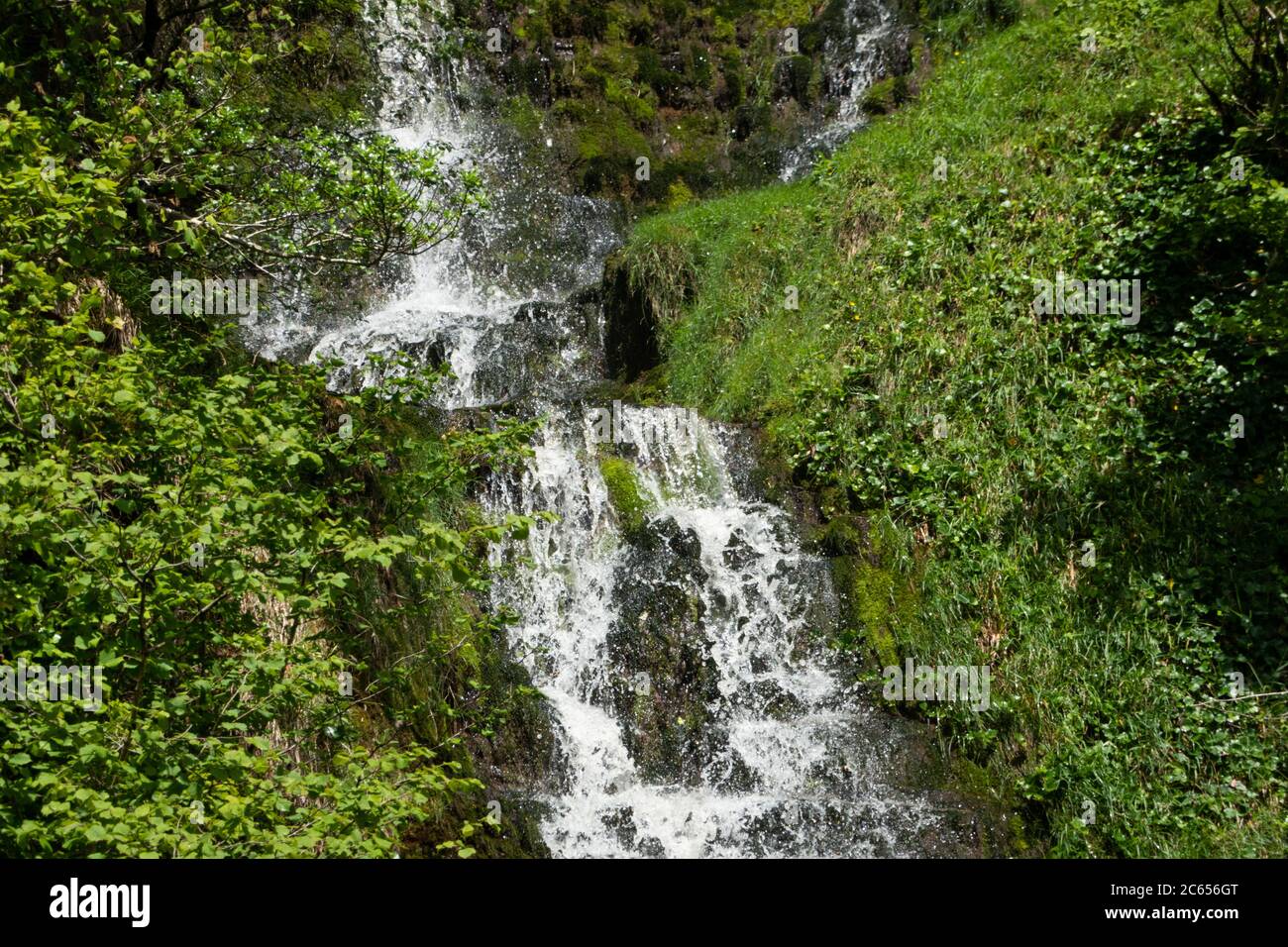 Cascade Devil's Chimney ou Sruth dans Aghanidh an Aird, la plus haute cascade d'Irlande, Co. Sligo Banque D'Images