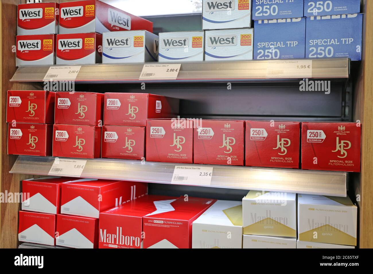 Cigarettes et produits du tabac dans un magasin (Ludwigshafen, Allemagne, 7  juillet 2020 Photo Stock