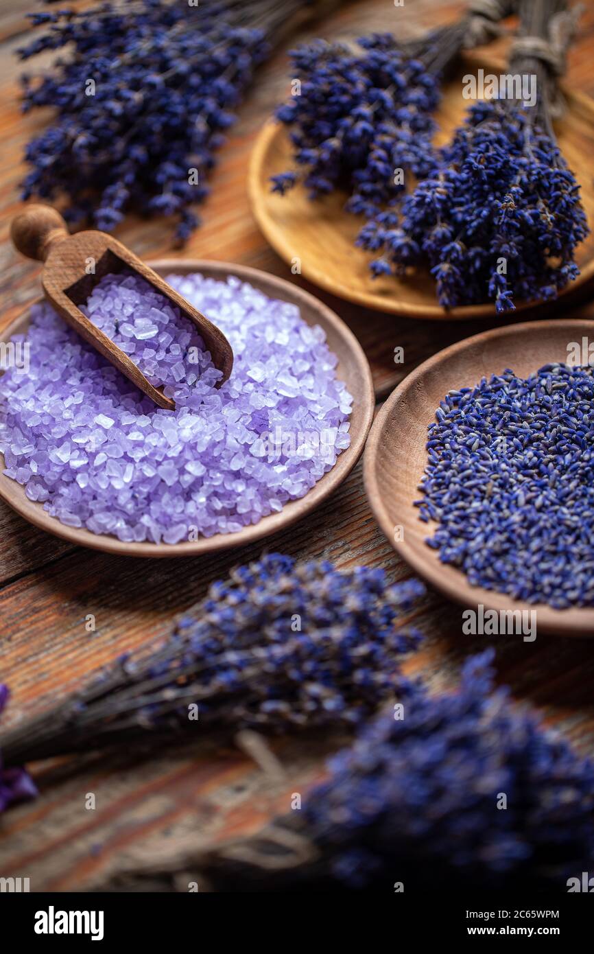 Bain bouillonnant cosmétique et fleur de lavande, gros plan Banque D'Images