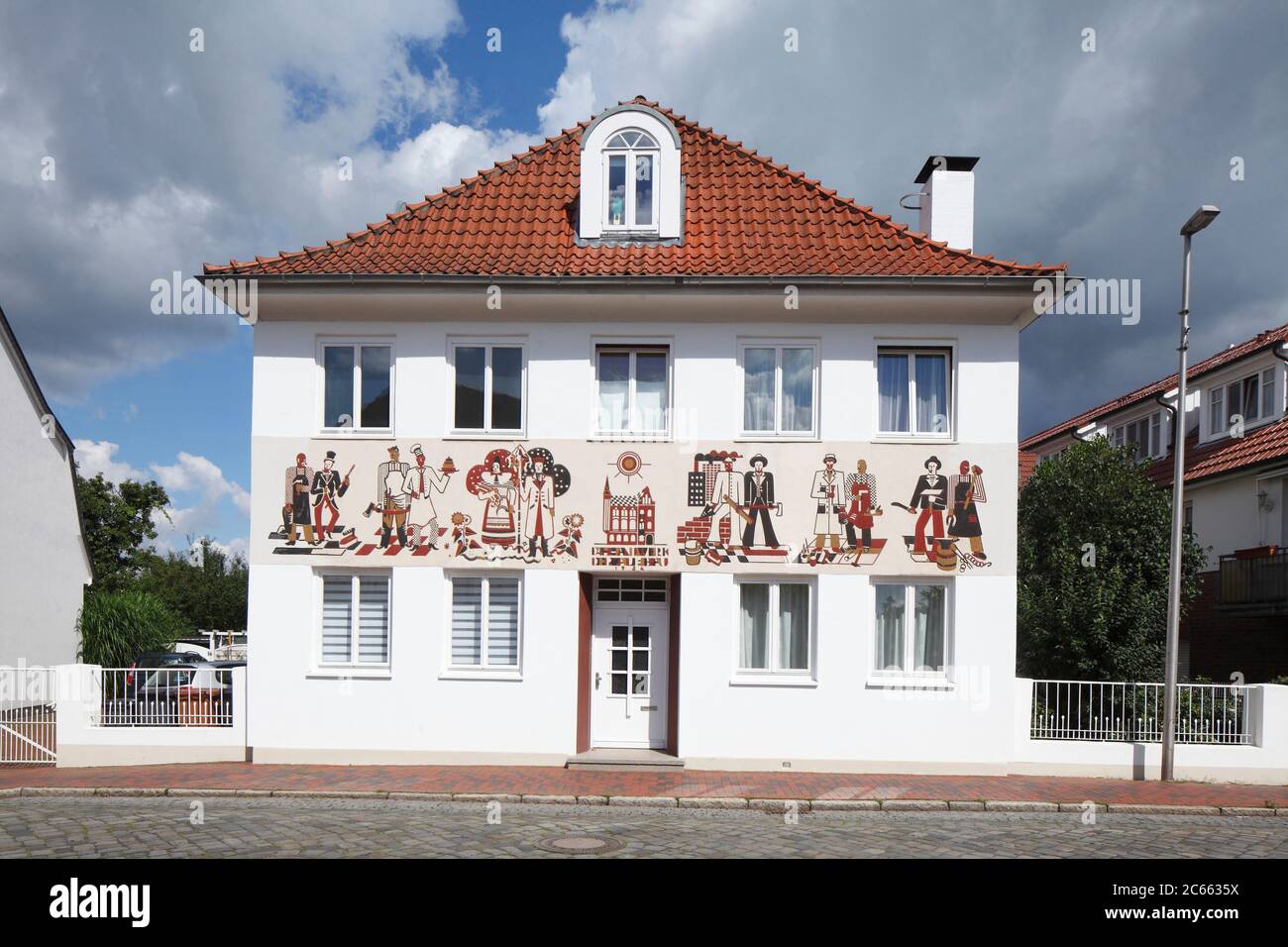 Maison résidentielle moderne peinte, habitation multiple, Diepholz, Basse-Saxe, Allemagne, Europe Banque D'Images