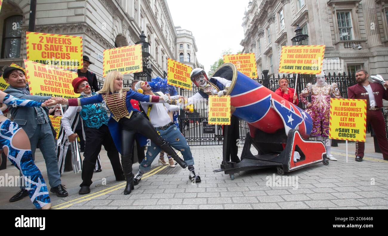 Londres, Royaume-Uni. , . Des artistes de cirque de Downing Street appellent le gouvernement pour leur droit de rouvrir. Ils sont exclus du plan de la revue des arts du gouvernement. Credit: Tommy London/Alay Live News Banque D'Images