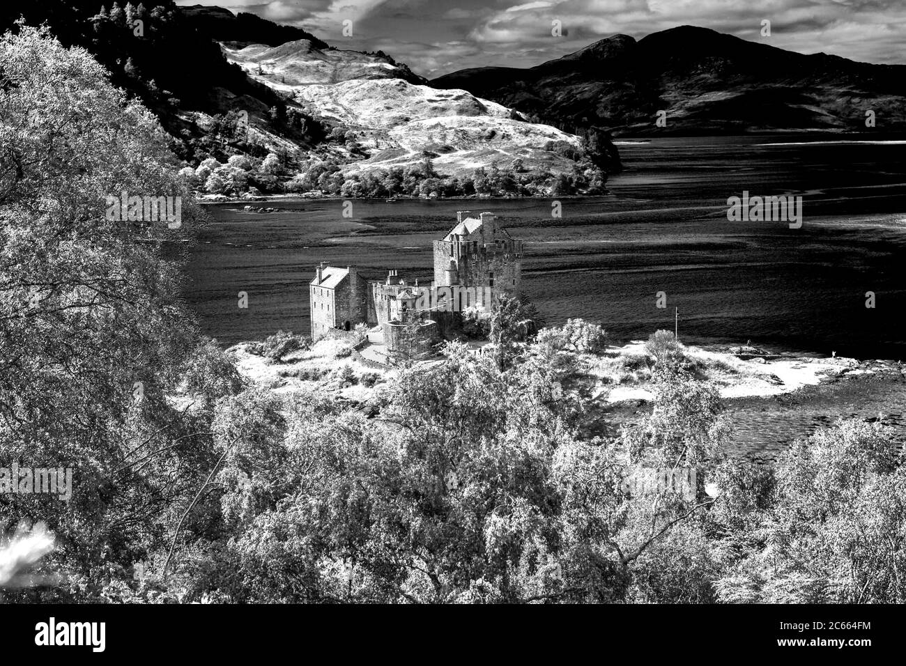 Château d'Eilean Donan et Loch Duich, Dornie, région des Highlands, Écosse, Royaume-Uni, [M] Banque D'Images