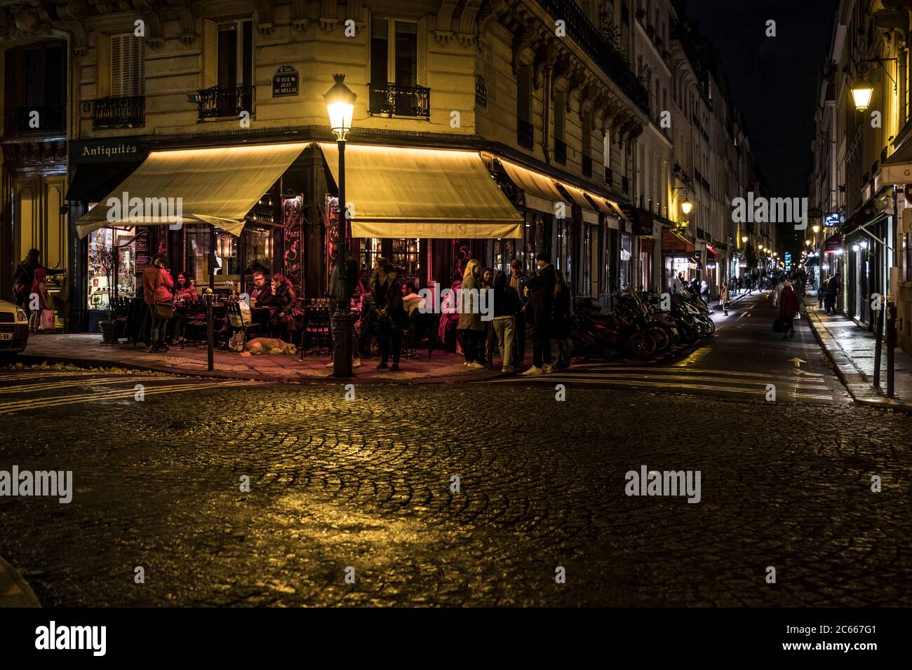 Prise de vue nocturne à Paris, France Banque D'Images