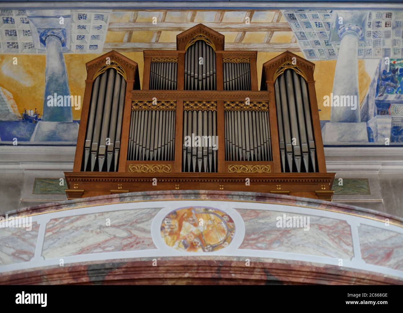 Orgue dans la St.Martinskirche, le plus ancien bâtiment de la ville d'Ettlingen, Bade-Wurtemberg, Allemagne Banque D'Images