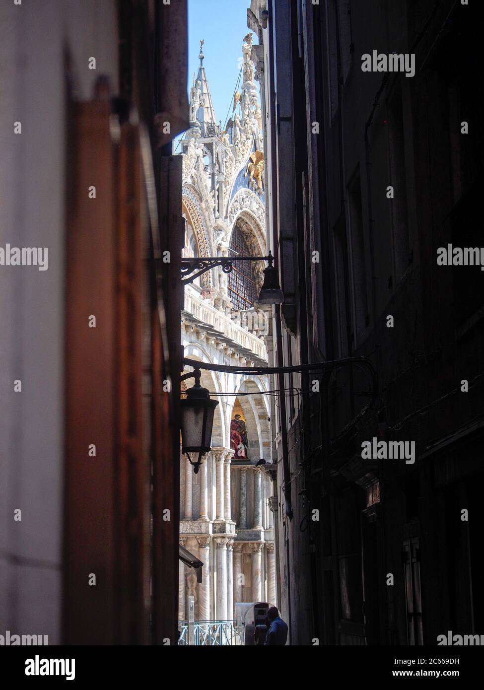 San Marco, Venise, Italie - juillet 2020. Peu de touristes sont de retour dans Venise déserte après le confinement de covid-19, les célèbres bars et magasins fermés. Banque D'Images