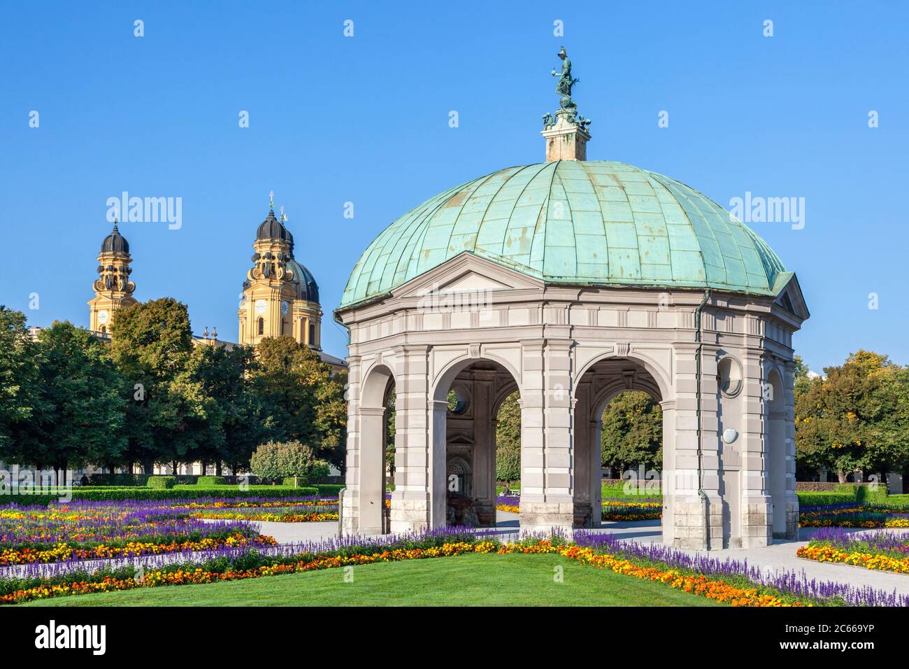 Diana Temple dans la Hofgarten de Munich derrière l'église théatine de Saint-Kajetan, Altstadt Lehel, Munich, haute-Bavière, Bavière, sud de l'Allemagne, Allemagne, Europe Banque D'Images