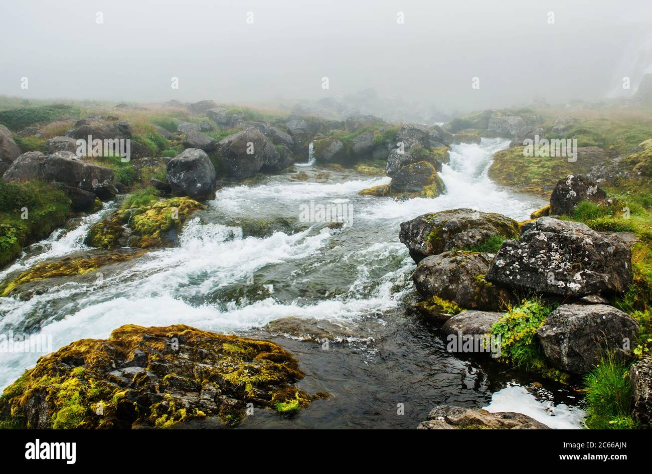 Rivière partant de Baejarfoss, cascades de Bæjarfoss, Islande, Scandinavie, Europe Banque D'Images