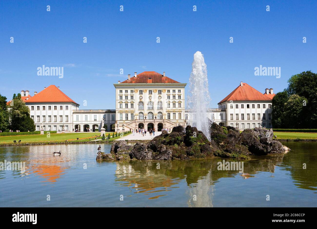 Munich, Palais Nymphenburg, début de la construction 1664 - 1675, inspiré du Palais piémontais de Venaria, vue du palais depuis le jardin formel français, l'un des grands palais royaux d'Europe Banque D'Images