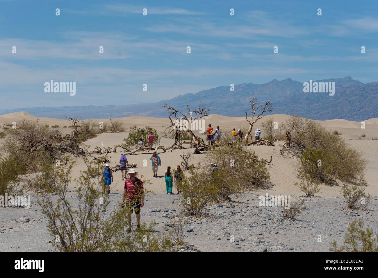 Les gens dans le parc national de la Vallée de la mort en Californie, États-Unis Banque D'Images