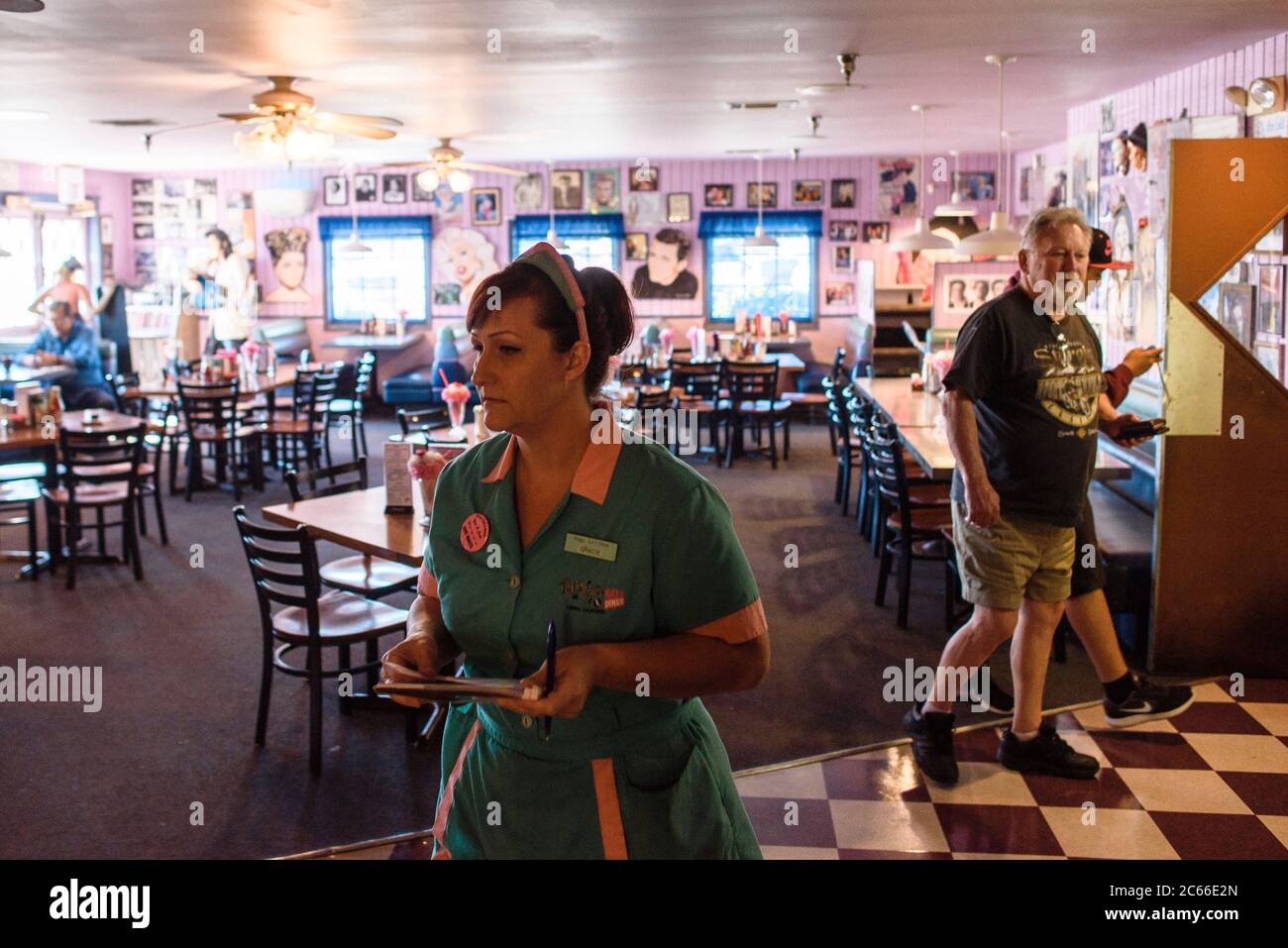 À l'intérieur d'un restaurant sur la route 66, Californie, États-Unis. Banque D'Images