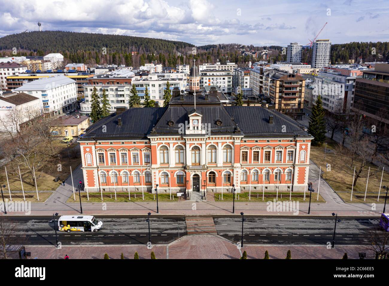 Kuopio, Finlande - 28 avril 2020 : vue aérienne de l'hôtel de ville Banque D'Images