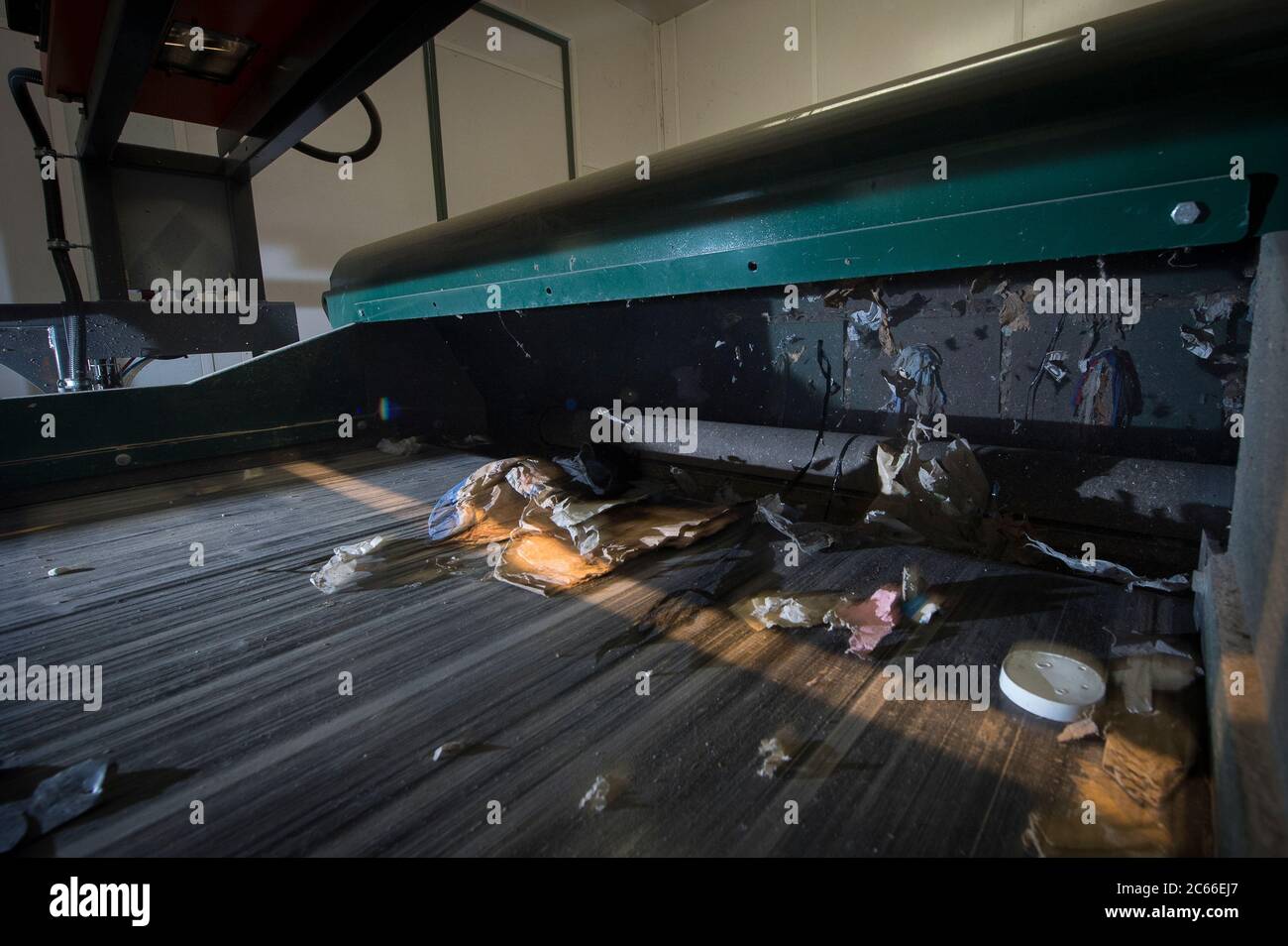 Machine de tri dans une usine de recyclage de Liverpool, Angleterre, Royaume-Uni. Banque D'Images