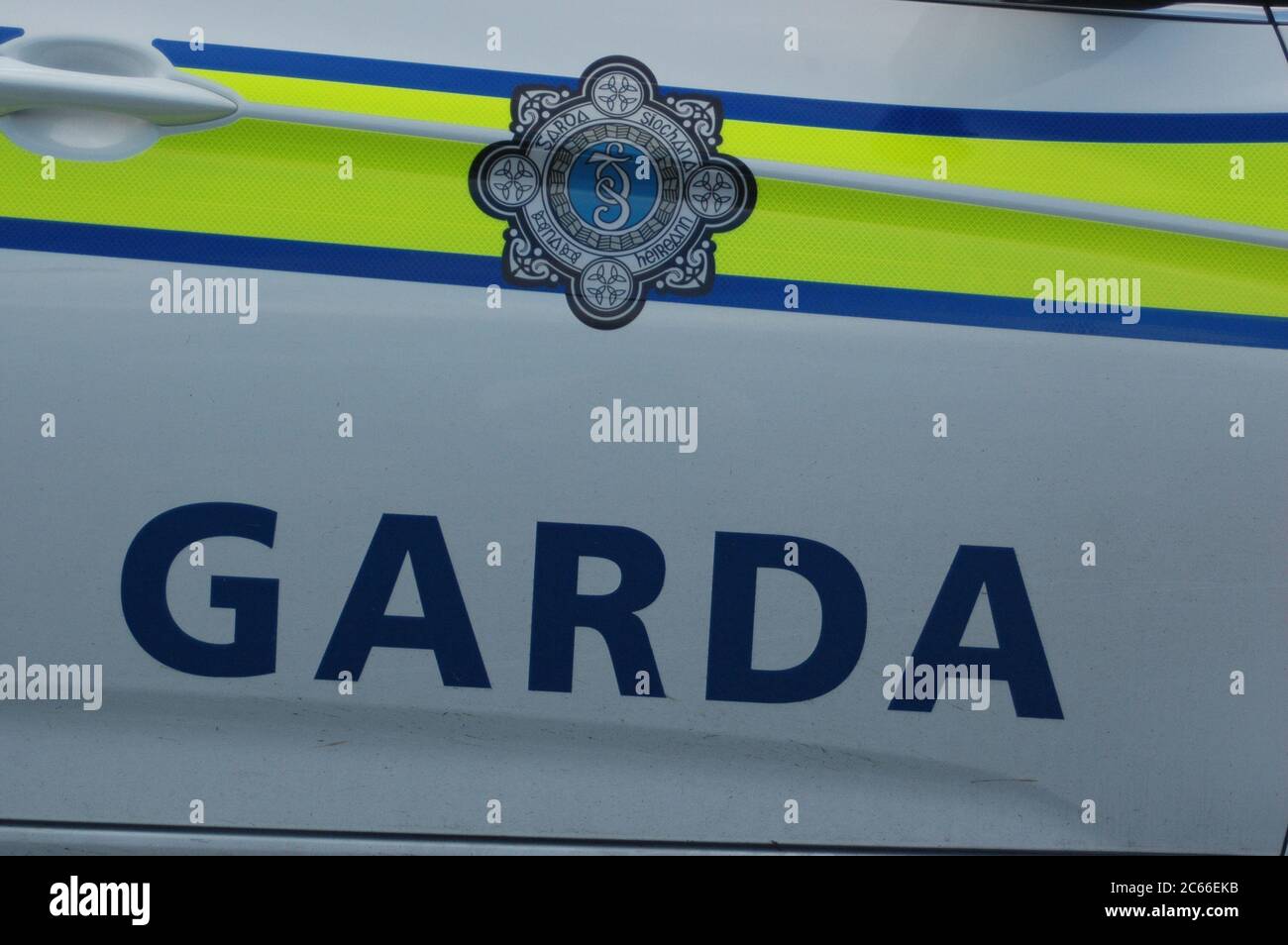 Insigne de Garda sur la voiture de l'équipe, Co. Kerry, Eire Banque D'Images