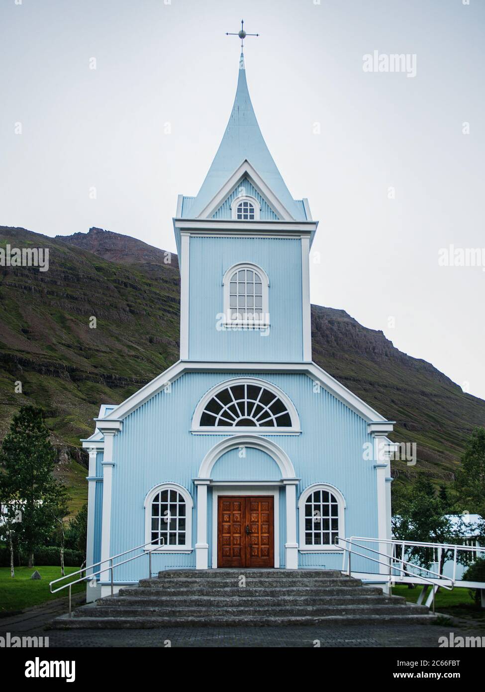 Église de Seydisfjardarkirkja dans la ville de Seydisfjordur, seyðisfjörður, Islande, Scandinavie, Europe Banque D'Images