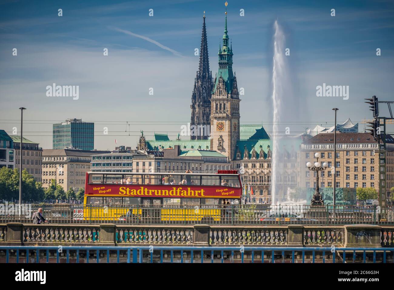 Allemagne, Hambourg, Alster, Hôtel de ville, Eglise Saint-Nicolas, Lac intérieur d'Alster Banque D'Images