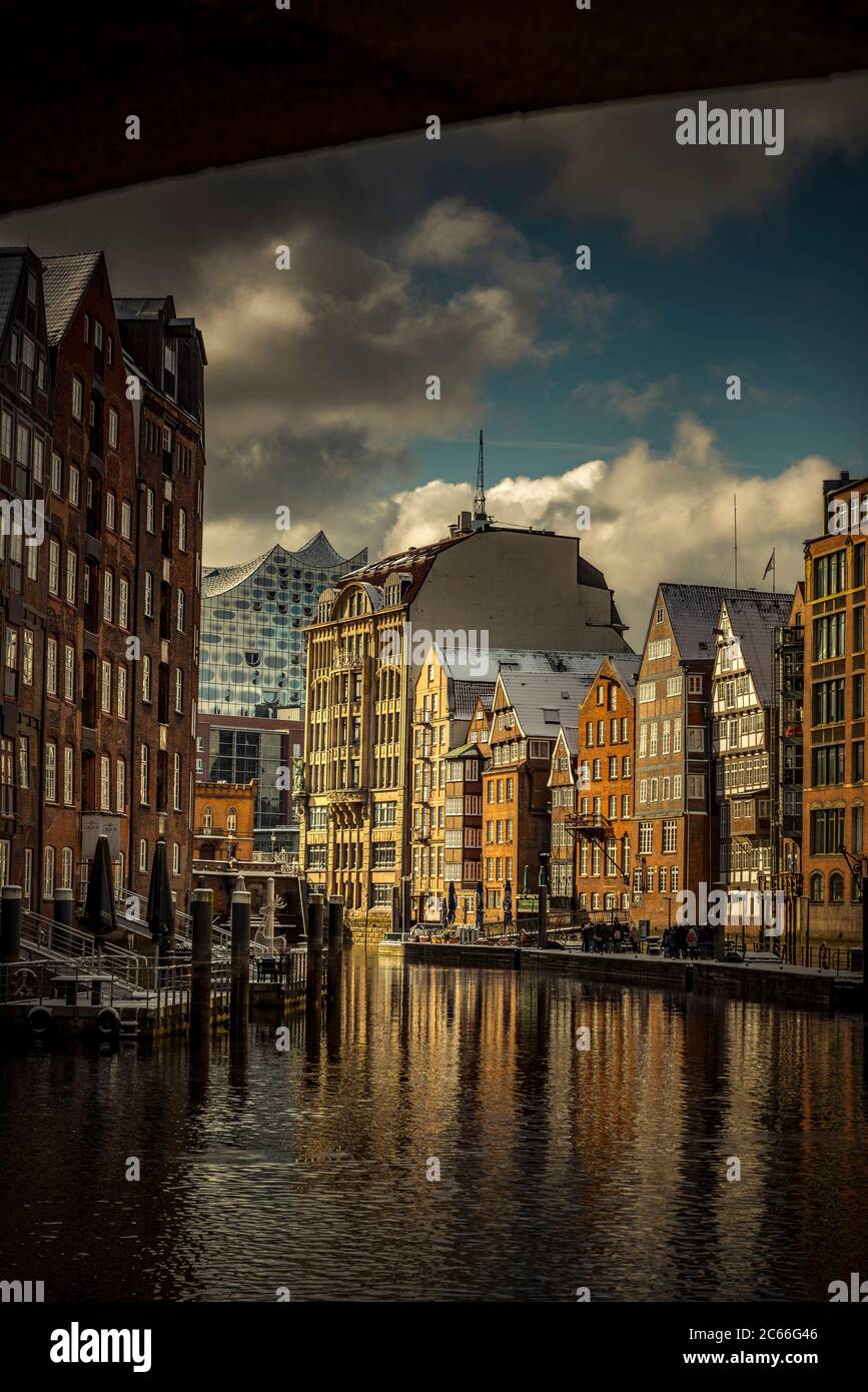 Allemagne, Hambourg, Nikolaifleet, Deichstrasse, port, HafenCity, salle de concert Elbphilharmonie Banque D'Images