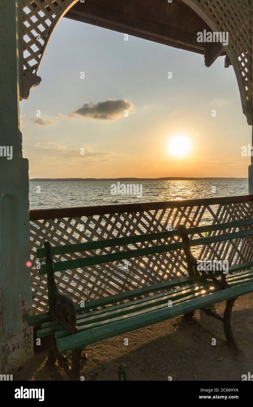 Cuba, Cienfuegos, Punta Gorda, coucher de soleil au pavillon Banque D'Images